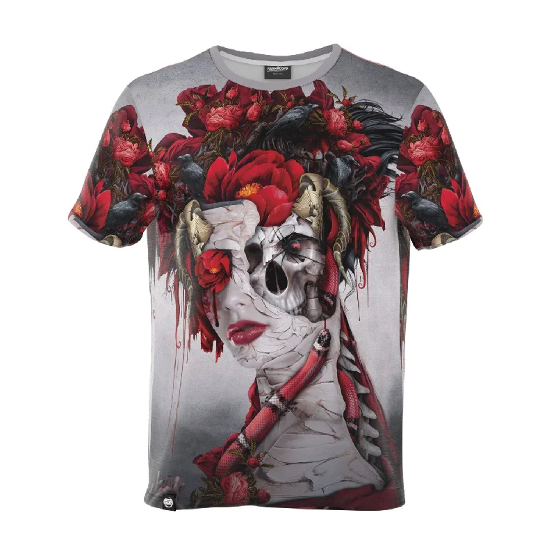 Men's Shirts with Ruffled HemlinesQueen Of Snakes And Black Widow T-Shirt