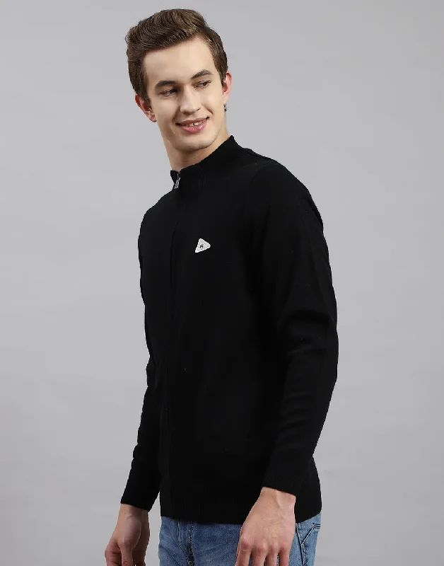 Athletic Men's Performance SweatersMen Black Solid Stand Collar Full Sleeve Pullover