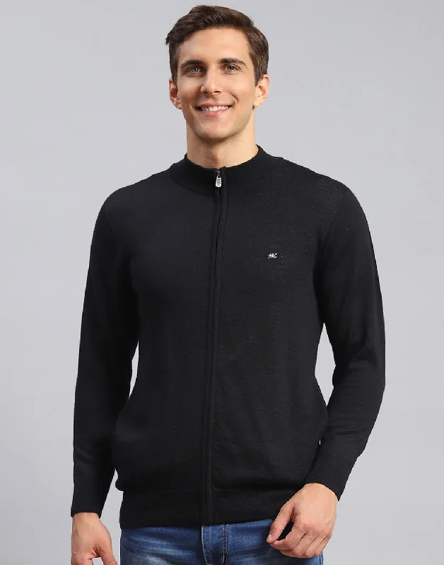 Men's Sweaters with Belt AttachmentsMen Black Solid Stand Collar Full Sleeve Pullover