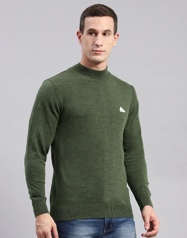 Men's Sweaters with SequinsMen Green Solid Turtle Neck Full Sleeve Pullover