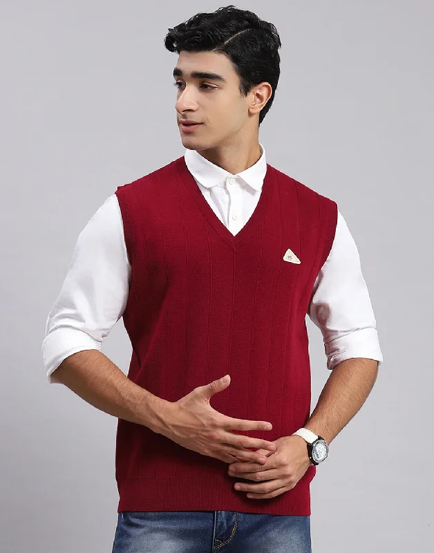 Men's Sweaters with Appliqué DetailsMen Maroon Solid V Neck Sleeveless Sweater