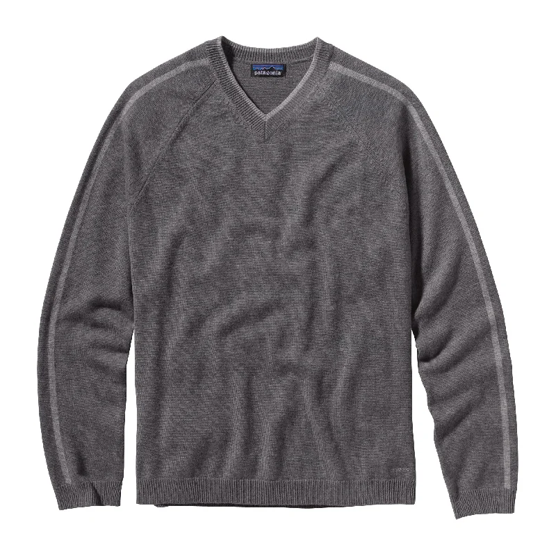 Men's Sweaters with Tailored FitsM's Wool Cask V-Neck